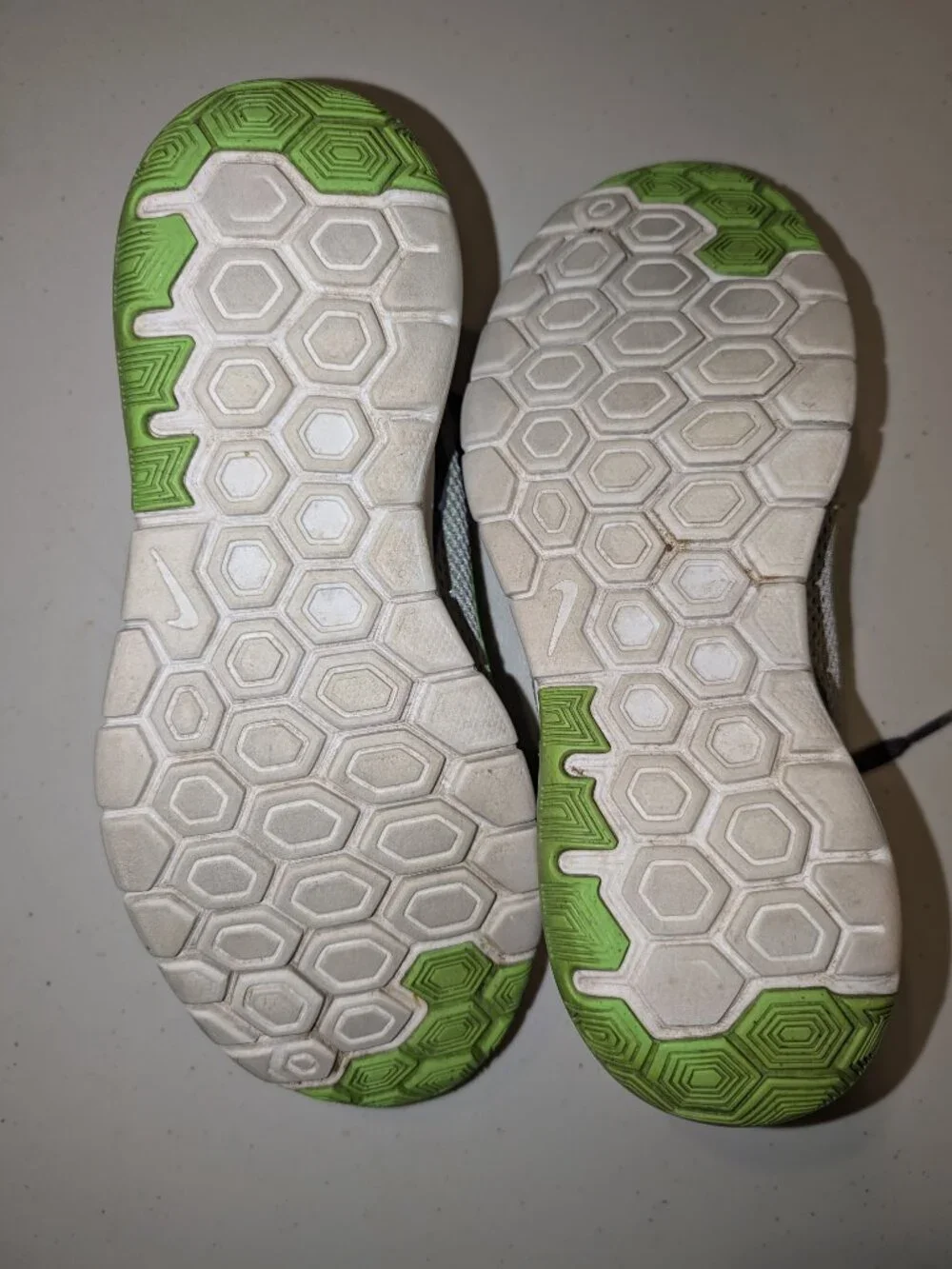 Nike Flex Experience 4 Grey/Green Running Shoes.